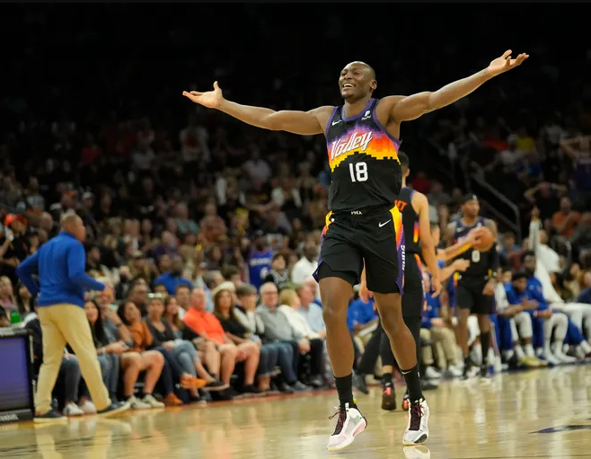 Phoenix Suns' Bismack Biyombo on helping home country: 'We must go towards our communities'